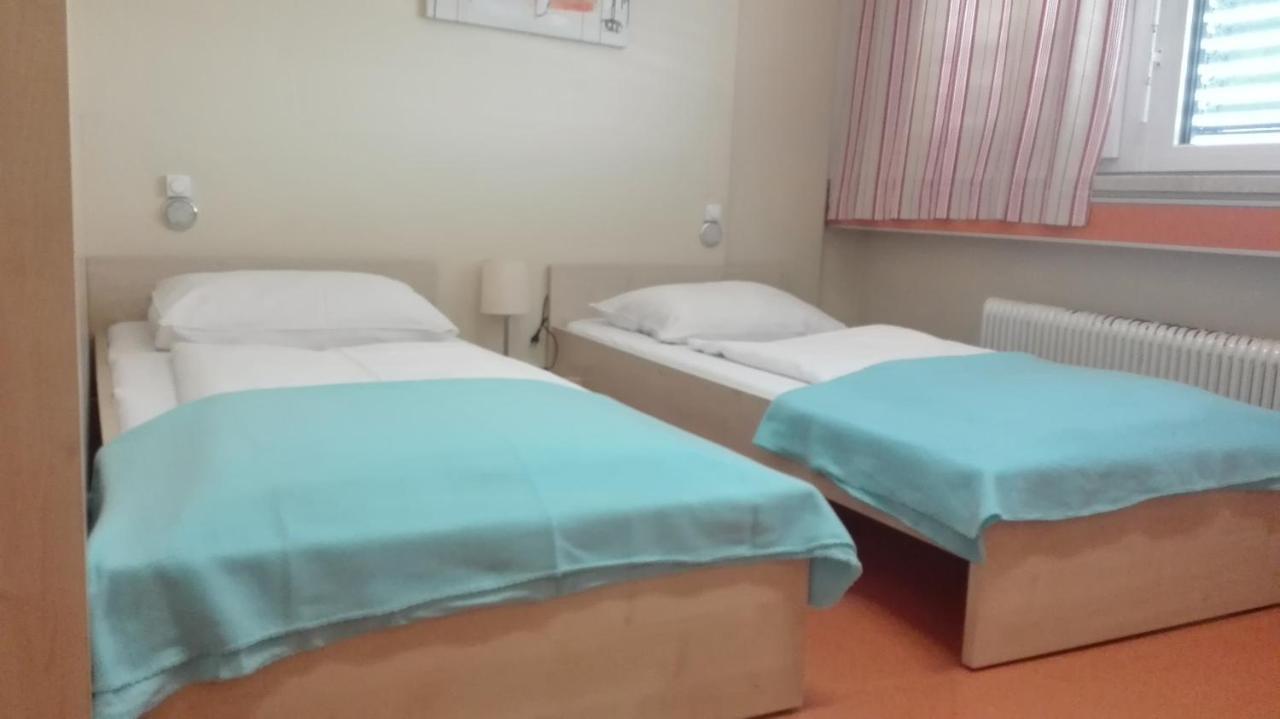 Jugendherberge St.Polten Sankt Poelten Szoba fotó